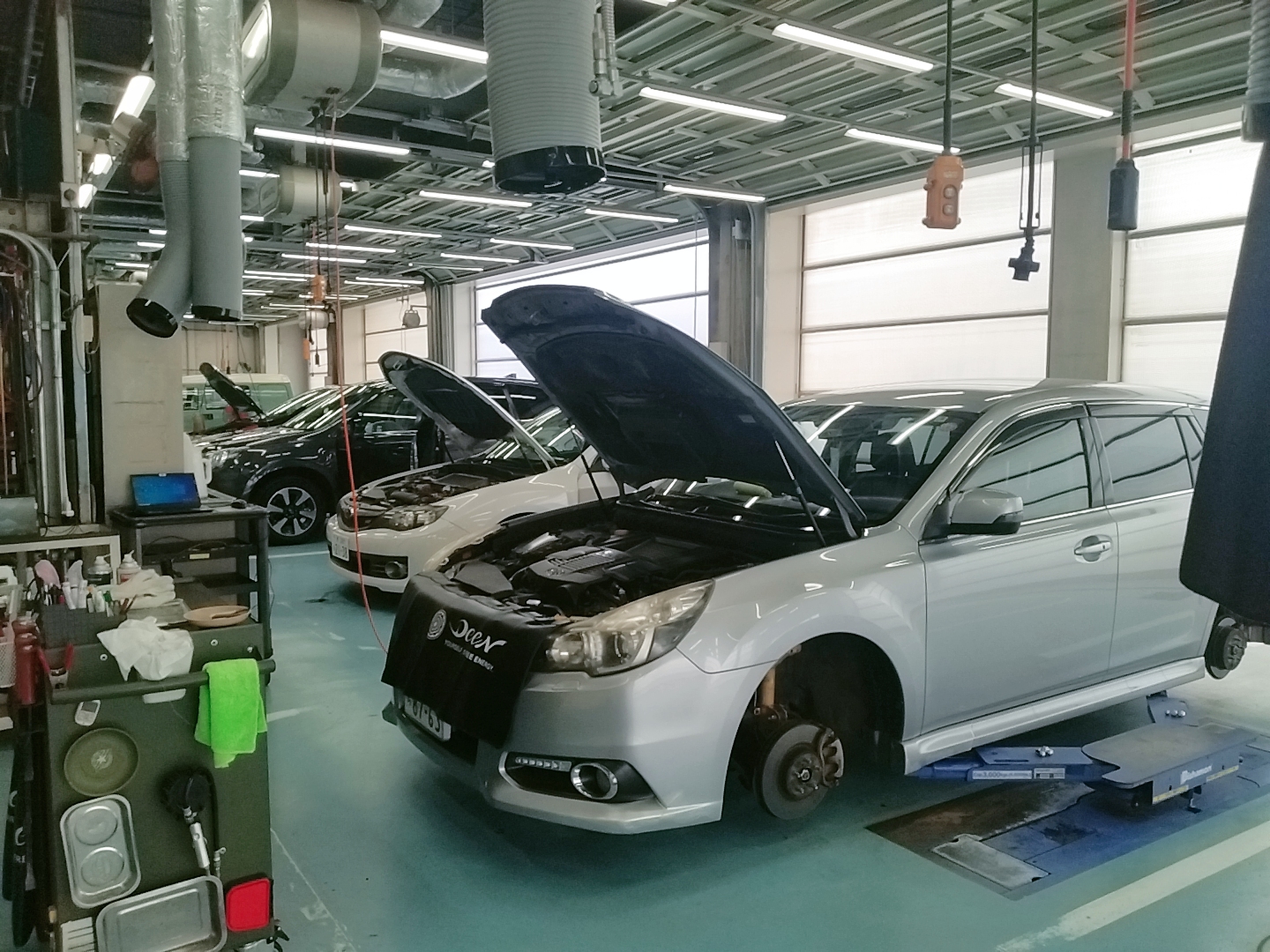 SUBARU】ディーラースタッフが「純正バッテリーへの交換」をおすすめ 